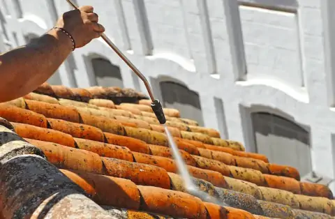 Nettoyage de toitures - Châteauneuf-de-Gadagne